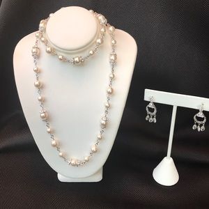 Pearl Necklace, Earring and Bracelet Set.